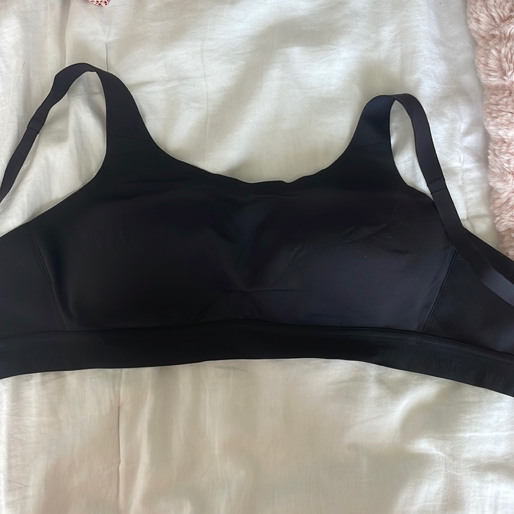Never worn LuLu Lemon sports bra!